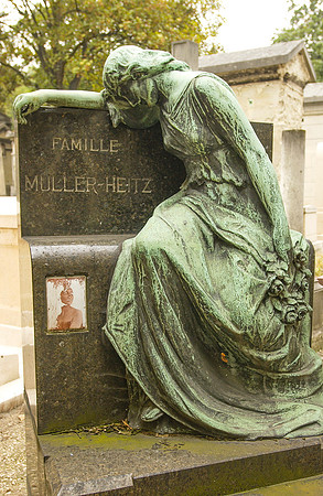Père Lachaise Cemetery